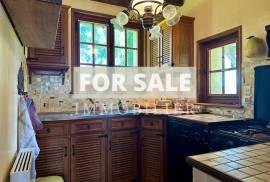 Detached Country House with Mature Garden Detached Country House with Mature Garden