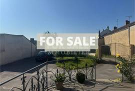 Beautifully Presented House with Garden