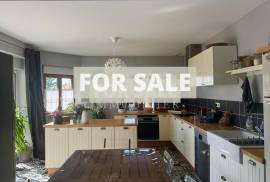 Beautifully Presented House with Garden