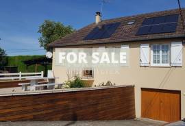 Traditional House with Garden