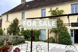 Detached Country House with Outbuilding