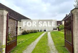 Detached Country House with Outbuilding