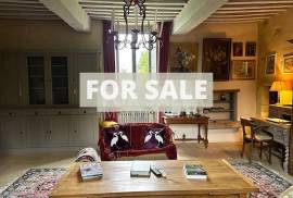 Detached Country House with Outbuilding