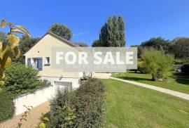 Detached House with Landscaped Garden