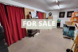 Detached House with Landscaped Garden