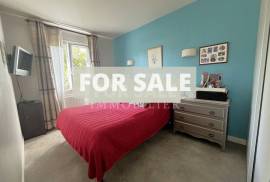 Detached House with Landscaped Garden