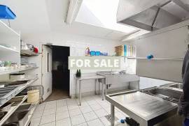 Building with Apartments 50m from the Beach Building with Apartments 50m from the Beach