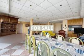 Building with Apartments 50m from the Beach Building with Apartments 50m from the Beach