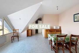 Building with Apartments 50m from the Beach Building with Apartments 50m from the Beach