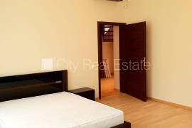 Apartment for rent in Riga, 249.20m2