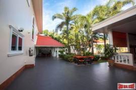 Massive Luxury Private Estate with Seven Bedroom, Guest Bungalow and Private Swimming Pool Massive Luxury Private Estate with Seven Bedroom, Guest Bungalow and Private Swimming Pool