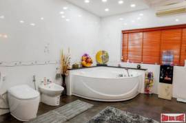 Massive Luxury Private Estate with Seven Bedroom, Guest Bungalow and Private Swimming Pool Massive Luxury Private Estate with Seven Bedroom, Guest Bungalow and Private Swimming Pool