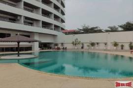 Large 60sq.m Studio with huge Balcony in the heart of Pattaya