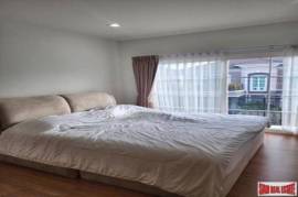 Golden Neo Sathorn - 4 Bedrooms & 3-4 Bathrooms