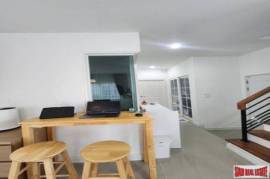 Golden Neo Sathorn - 4 Bedrooms & 3-4 Bathrooms