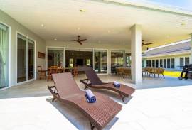 Woodlands: Luxury 7 Bed 7 Bath Pool Villa in HuaHin