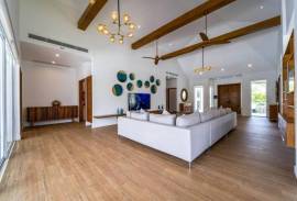 Woodlands: Luxury 7 Bed 7 Bath Pool Villa in HuaHin