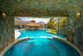 Woodlands: Luxury 7 Bed 7 Bath Pool Villa in HuaHin