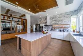 Woodlands: Luxury 7 Bed 7 Bath Pool Villa in HuaHin