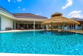 Woodlands: Luxury 7 Bed 7 Bath Pool Villa in HuaHin