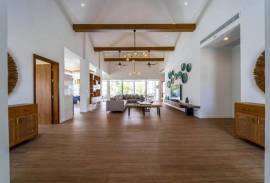 Woodlands: Luxury 7 Bed 7 Bath Pool Villa in HuaHin