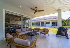 Woodlands: Luxury 7 Bed 7 Bath Pool Villa in HuaHin