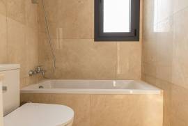 3 Bedroom Top Floor Apartment - City Center, Paphos