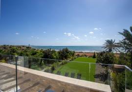 5 Bedroom Seafront Villa - Ayia Thekla, Famagusta