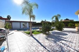 FANTASTISCHE VILLA IM ZENTRUM VON QUESADA