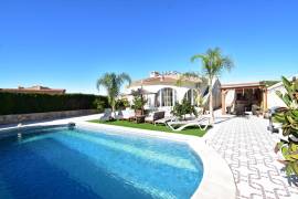 FANTASTISCHE VILLA IM ZENTRUM VON QUESADA