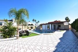 FANTASTISCHE VILLA IM ZENTRUM VON QUESADA