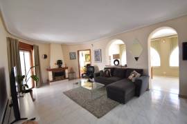 FANTASTISCHE VILLA IM ZENTRUM VON QUESADA