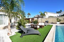 FANTASTISCHE VILLA IM ZENTRUM VON QUESADA