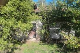 Old house with spacious plot of land and quiet location in the outskirts of a village 40 km away from Vratsa, Bulgaria