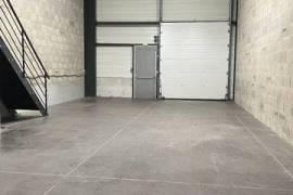 A Louer Entrepôt 151 m² Vénissieux