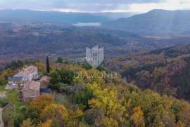 Motovun, Property with great development potential!