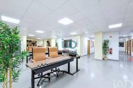 Loja / Estabelecimento Comercial em Faro (Sé e São Pedro) de 519,00 m²