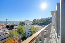 4-bedroom duplex penthouse with river views, Estrela, Lisbon