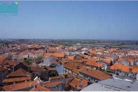 4-bedroom furnished flat with double enclosed garage in Aveiro