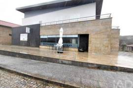 Loja / Estabelecimento Comercial em Castro Laboreiro e Lamas de Mouro de 252,00 m²