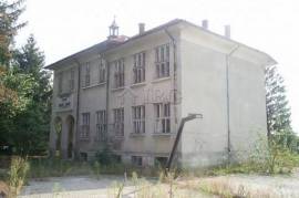 Два здания и большой земельный участок недалеко от Русе