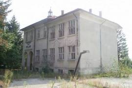 Two buildings and large plot of land near Ruse