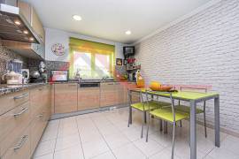 Novelty! Semi-detached house T3 + 1 in excellent location, Murganhal, Caxias. The football city is a reference!