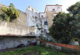 Building with 4 floors located in the historic area of ​​the city of Coimbra!