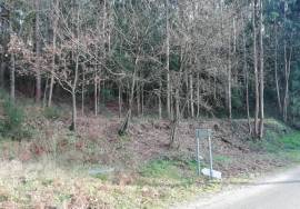 Land with 1,400m2 practically flat in a quiet location