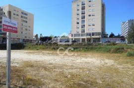 Large land with 2.700m2 in the city center.