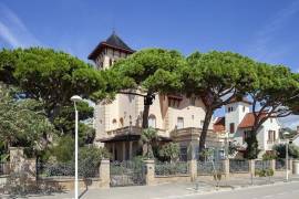 Spectacular modernist house on the seafront in Sant Vicenç de Montalt