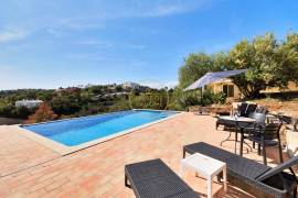 HOLIDAY RENTALS - Villa located in a very quiet countryside area, 5 min from Loulé