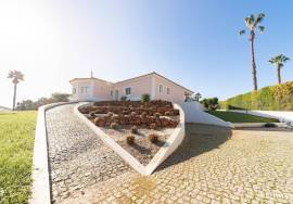Villa with swimming pool for sale in Vale da Lama, Lagos