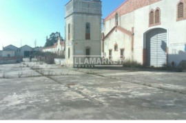 Industrial space with 20800m2 of land located on National 3 in Cartaxo
